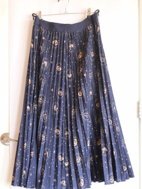 SHEIN Navy Pleated Maxi Skirt with Gold Harry Potter House Celestial Print